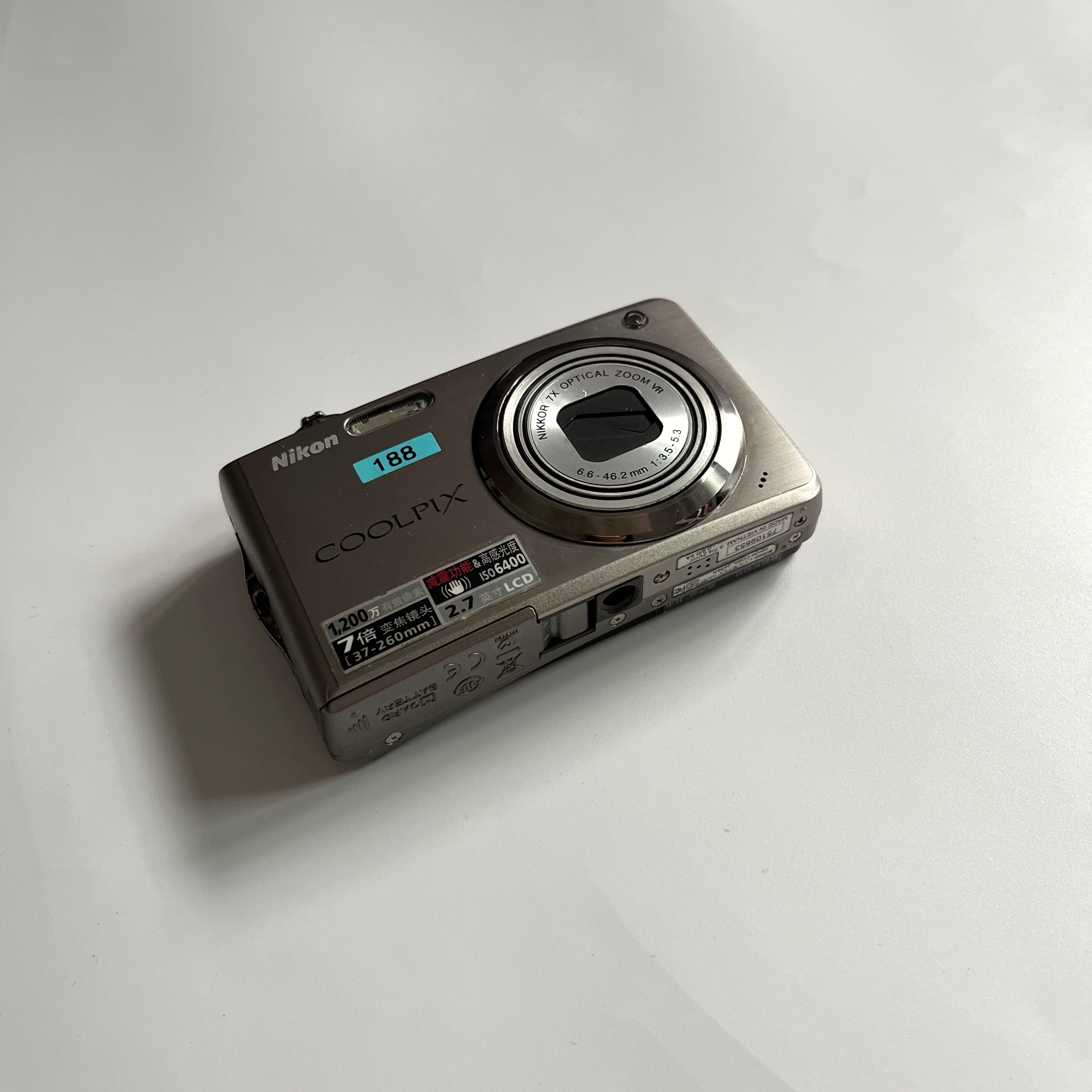 NIKON COOLPIX S630 [SILVER]